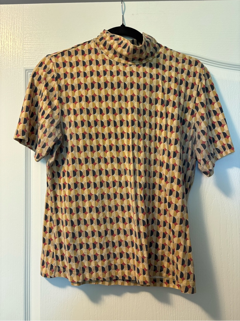 FRANK & OAK Short-Sleeve GeometricMock Neck Shirt in Gold, Navy & Red